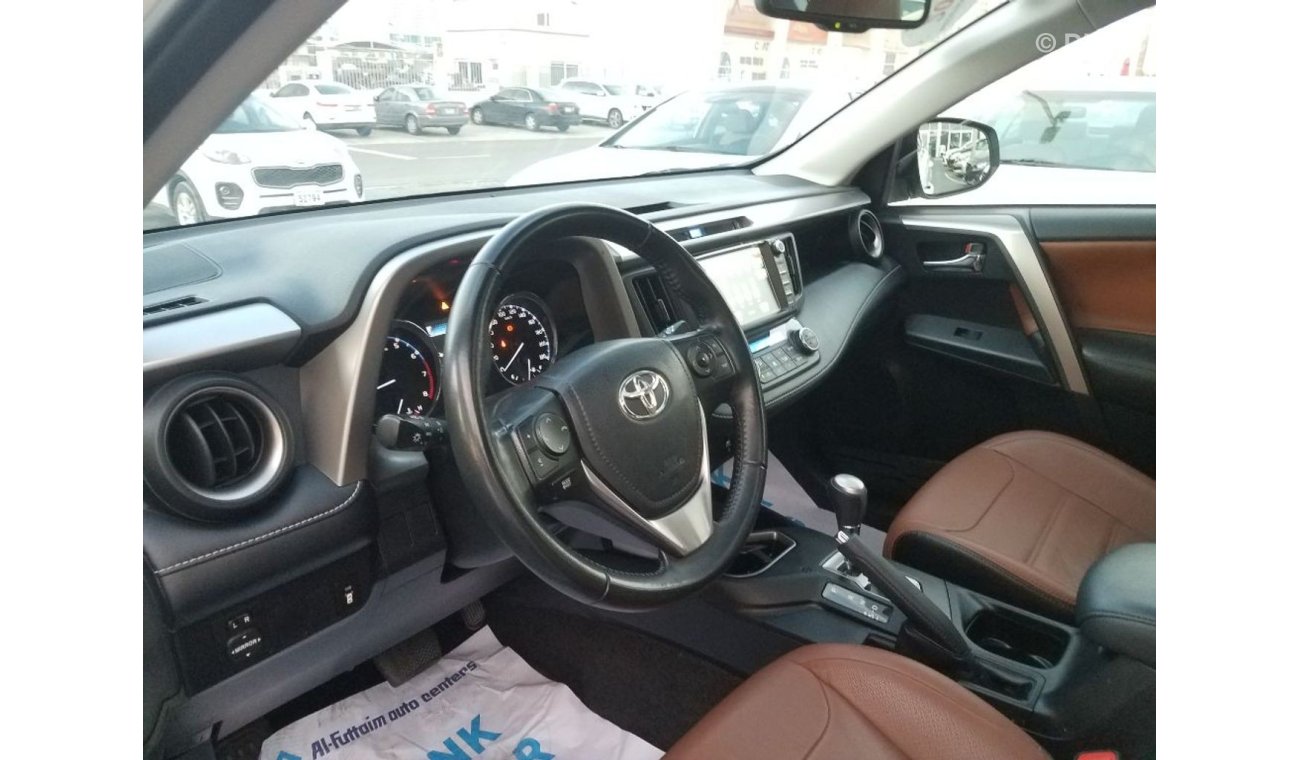 Toyota RAV4 Toyota RAV4 GCC 2018 without accident is very clean inside and out Agency condition and does not nee