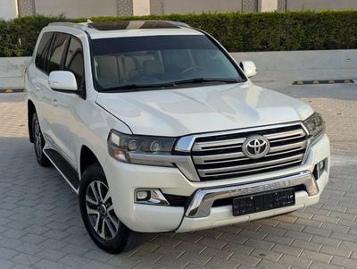 تويوتا لاند كروزر GXR محرك V6 سعة 4.0 لتر - كامل المواصفات | 42,000 كم، حالة ممتازة