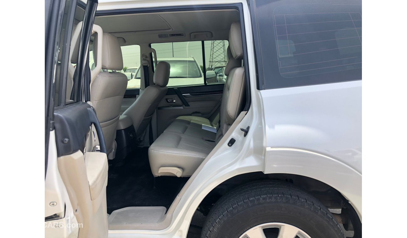 ميتسوبيشي باجيرو 3.5L PETROL / DRIVER POWER SEAT / LEATHER SEATS / FULL OPTION (CODE # 72260)