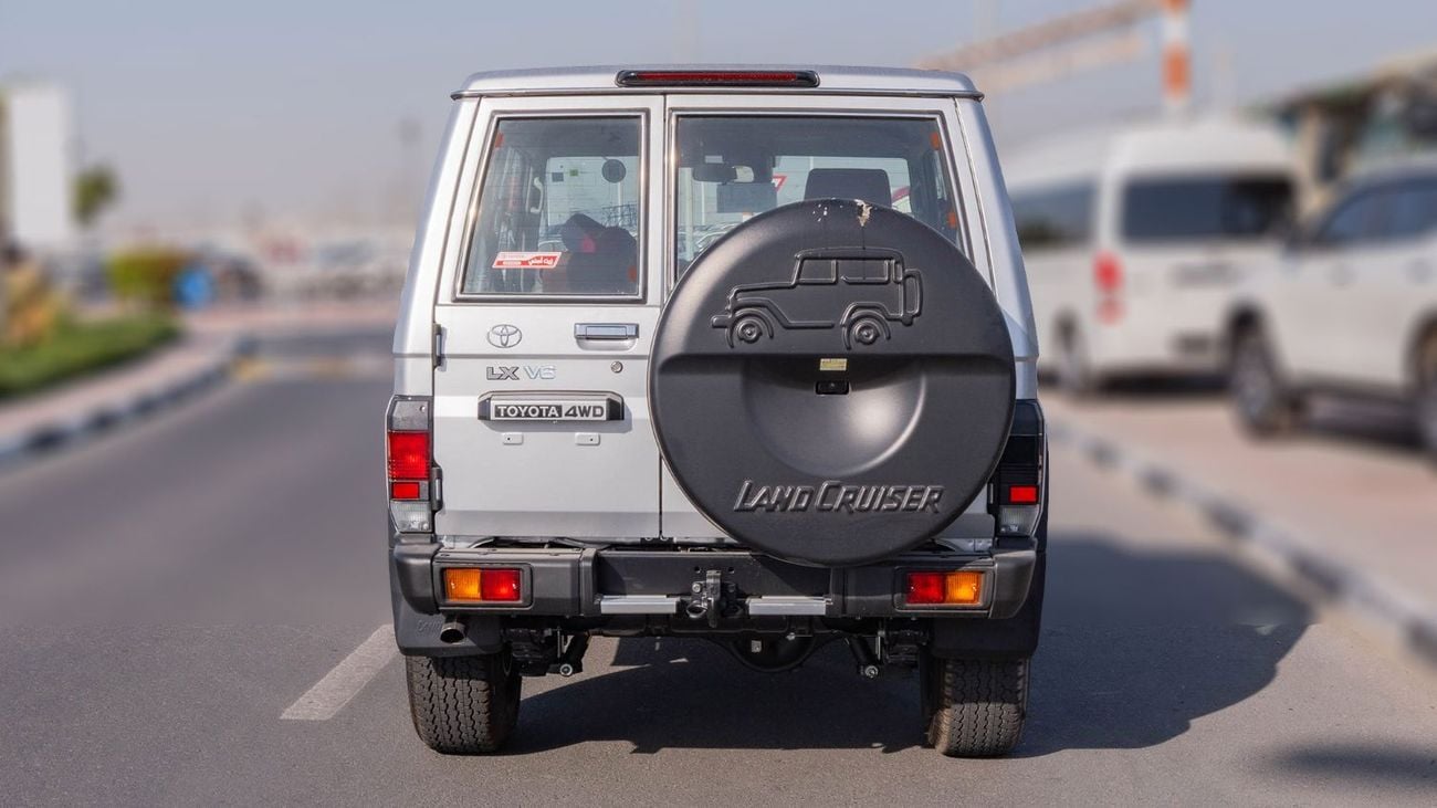 تويوتا لاند كروزر 70 2026 Toyota Land Cruiser LC71 4.0L AT Petrol Full Option (Silver-Brown)