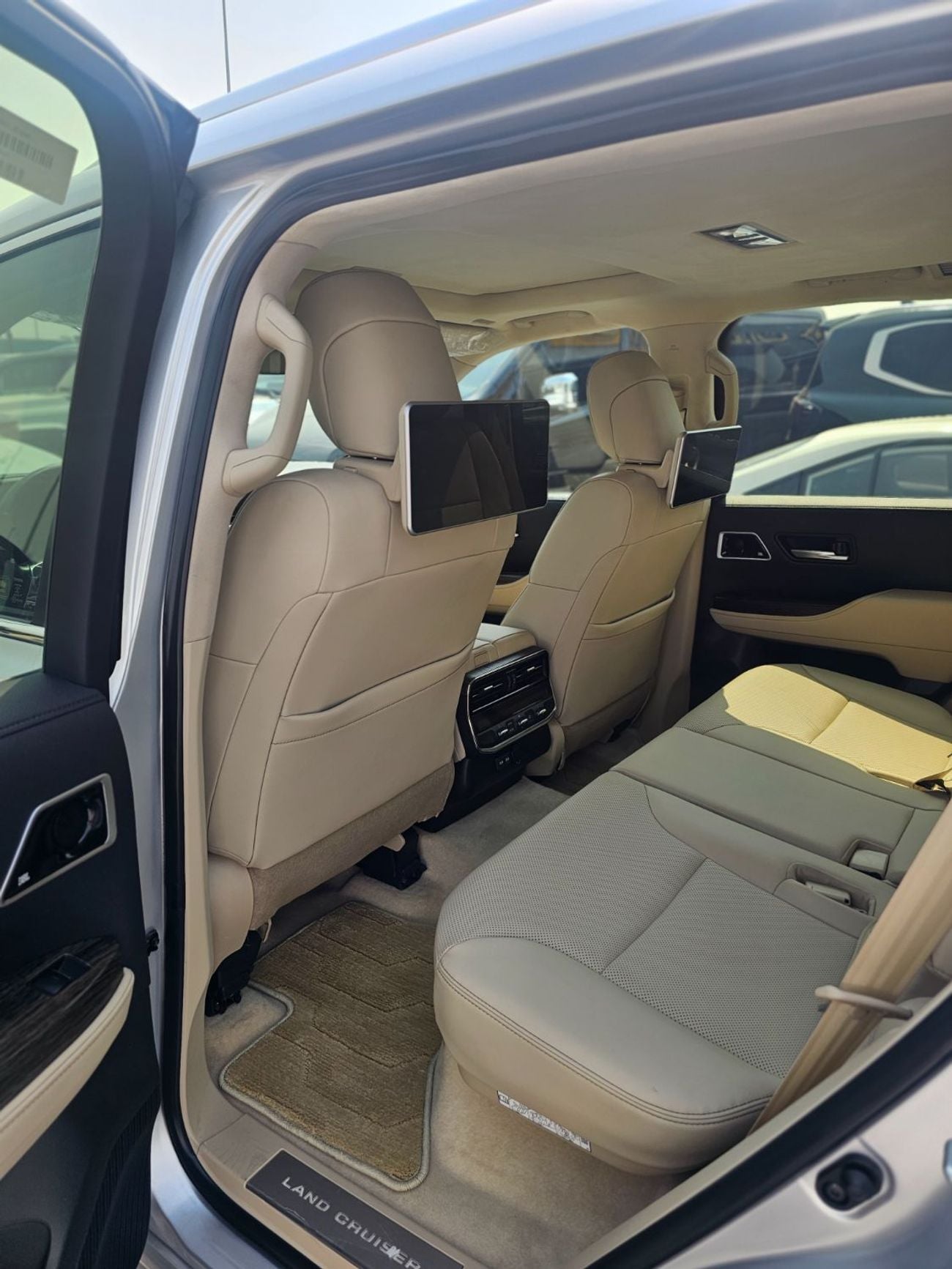 Toyota Land Cruiser VX LHD 3.5L Twin-Turbo V6 Petrol Engine Automatic transmission 4WD 7 Seats 5 Doors