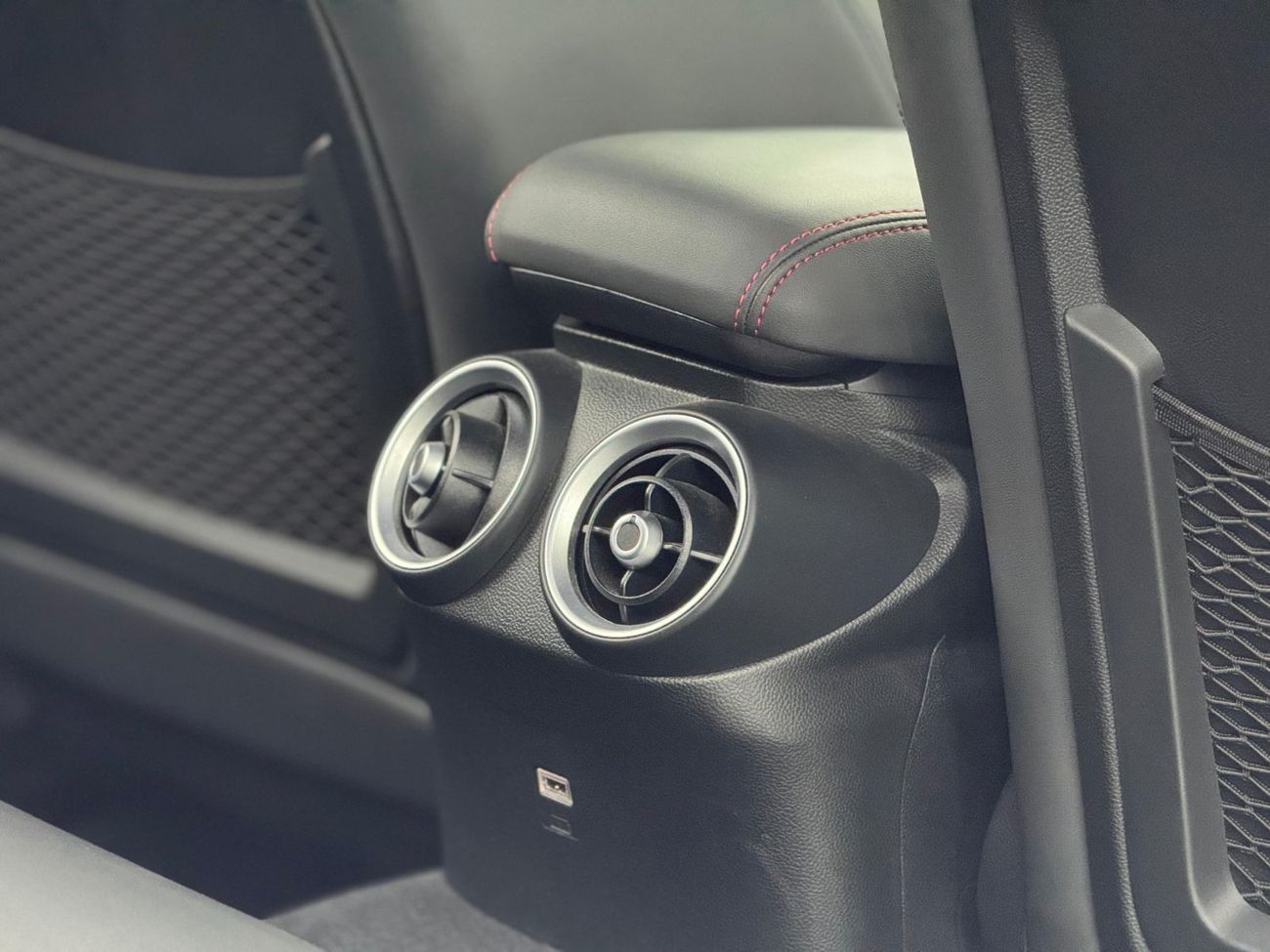 Alfa Romeo Giulia Quadrifoglio Carbon 2.9L 2021 Alfa Romeo Giulia, Nov 2027 Alfa Romeo Warranty + Service Pack, Low Km