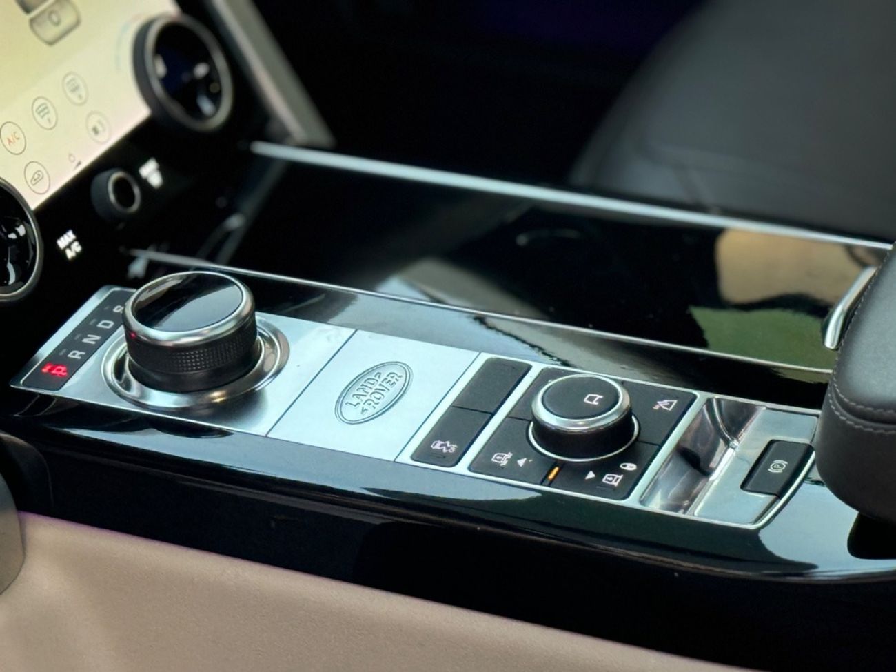 Land Rover Range Rover Range Rover Vogue Supercharged / 2019 / Canadian Clean Title / Full Service History / V8