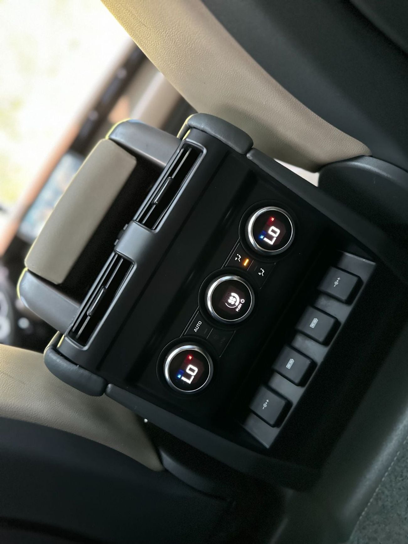 Land Rover Defender  ( Amazing Condition )