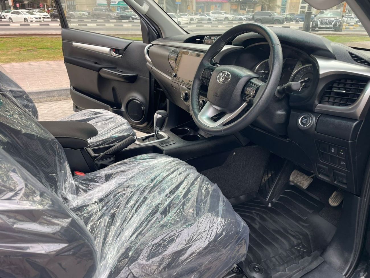 Toyota Hilux SMART CABIN 2024 ,DIESEL ,2.8 LITER ,RIGHT HAND DRIVE ,ONLY FOR EXPOT