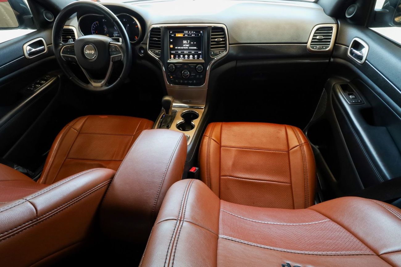 جيب جراند شيروكي Jeep Grand Cherokee Laredo 2017 GCC under Warranty with Flexible Down-Payment/ Flood Free.