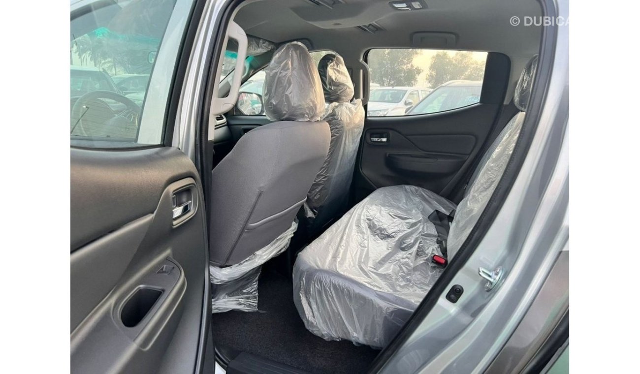 Mitsubishi L200 MITSUBISHI L200 Double Cab 22MY silver color AT 2.4L Diesel // Fog light,, Chrome packedg , black ra