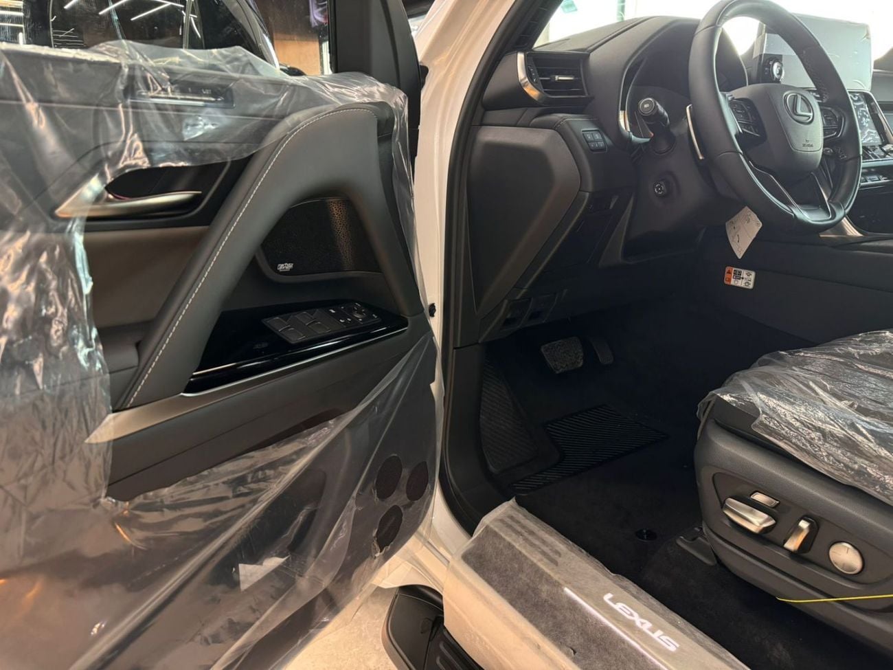 لكزس LX 600 SIGNATURE