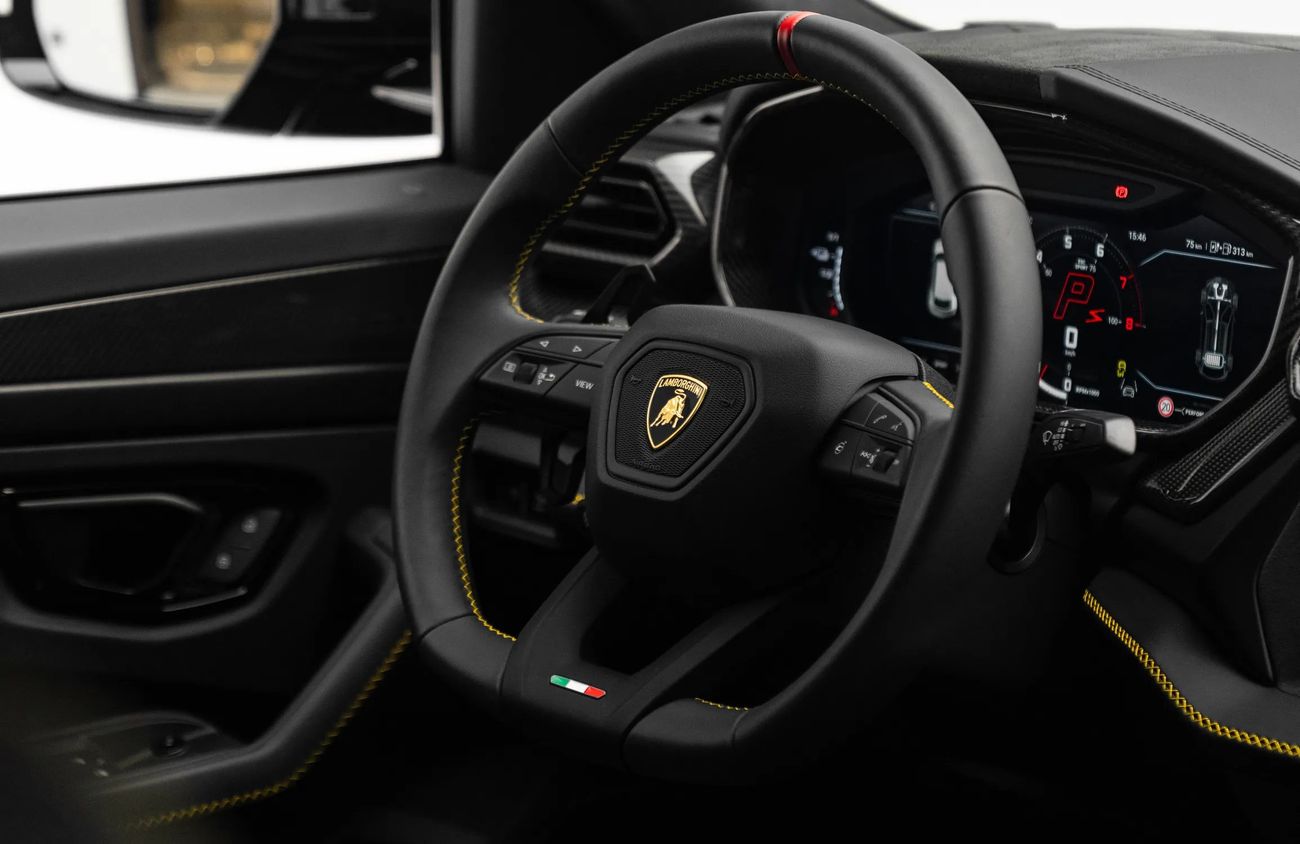 لامبورغيني اوروس 4.0L V-8 Twin-Turbocharged Engine + eMotor