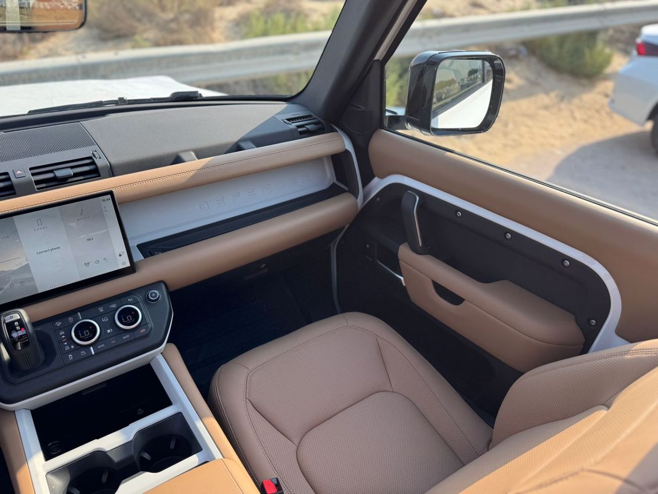 Land Rover Defender P400 90 SE 3.0L (5 Seater)