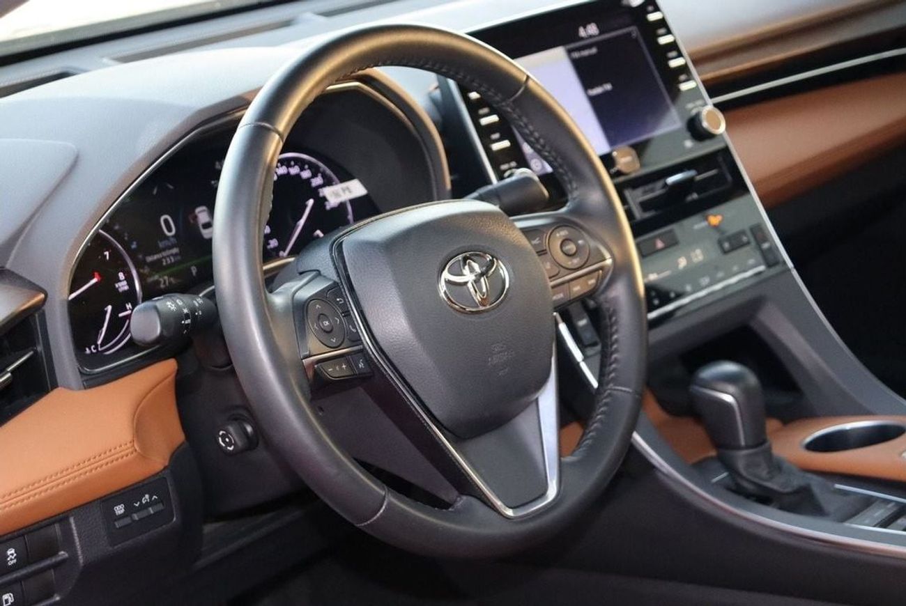 Toyota Avalon Limited 3.5L Toyota Avalon V6 / GCC / First Owner / Full / Under Warranty