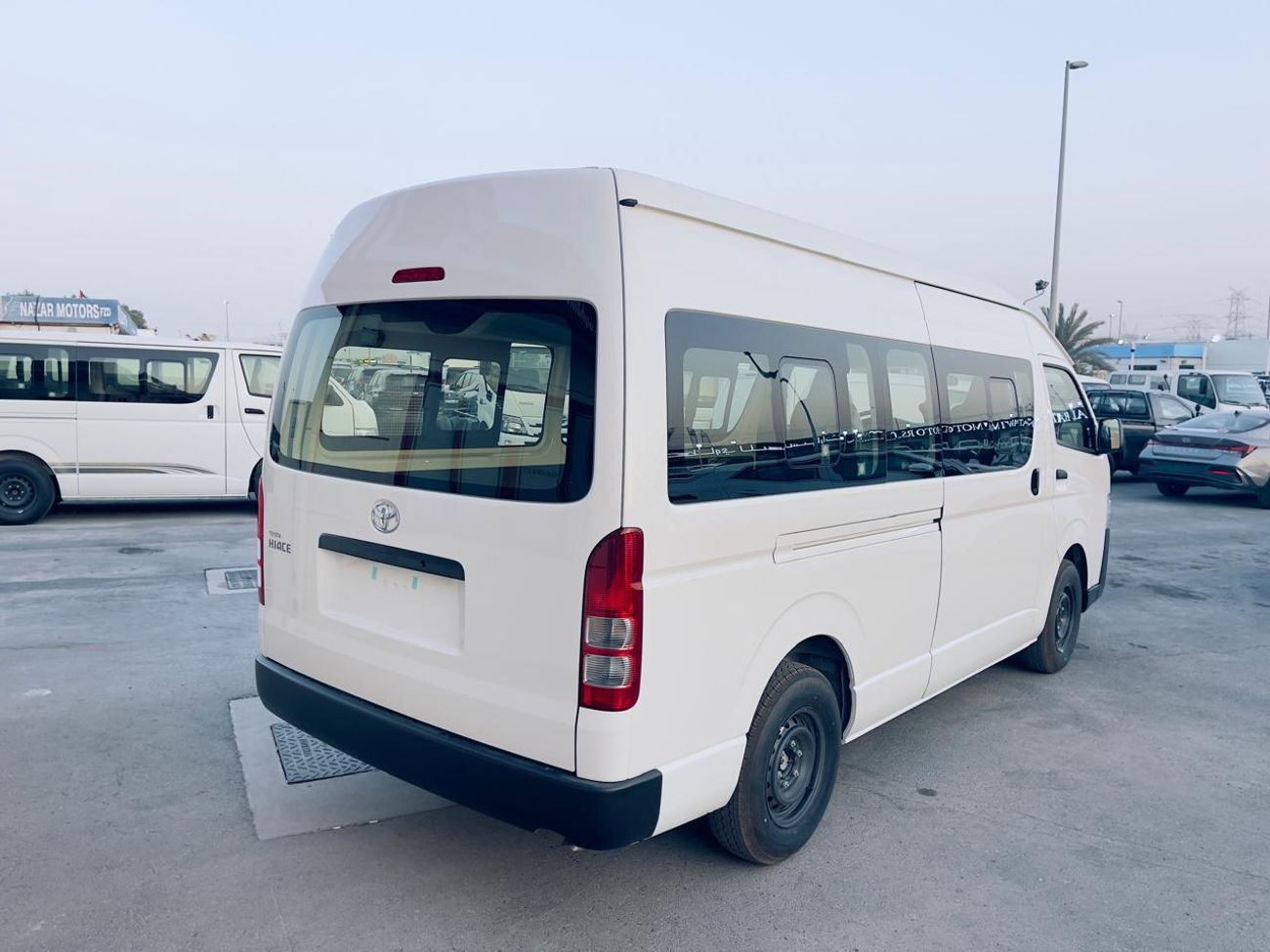 تويوتا هاياس toyota hiace hirgroof cargo glass van