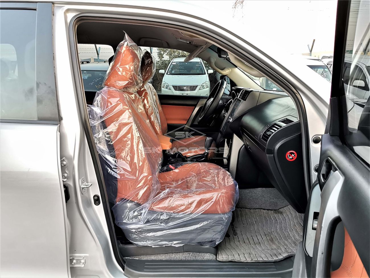 Toyota Prado TXL,4.0L V6 Petrol, Alloy Rims, DVD Camera, Leather Seats, Rear A/C, 4WD ( LOT # 5611)