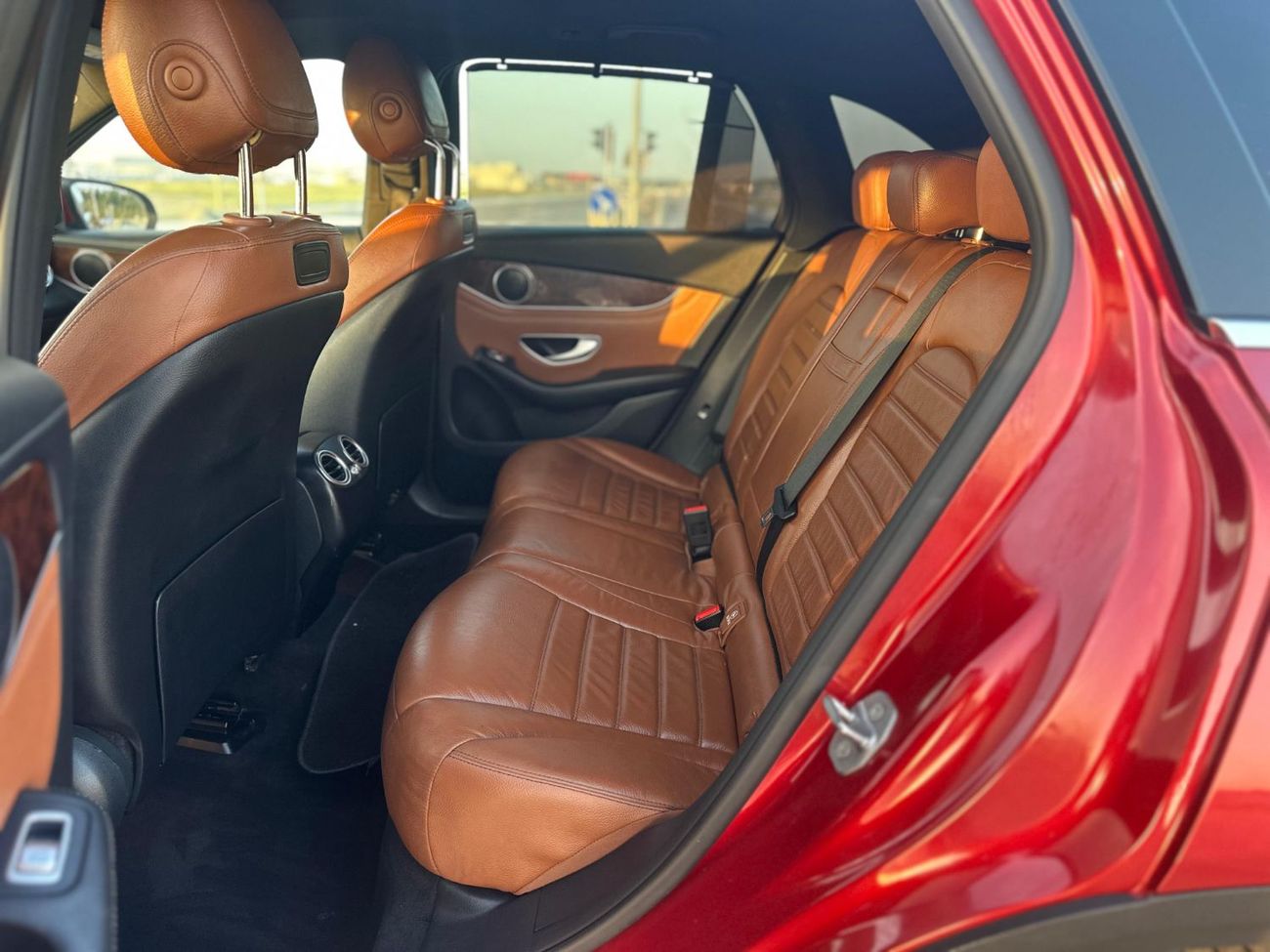 مرسيدس بنز GLC 250 4MATIC 2.0L