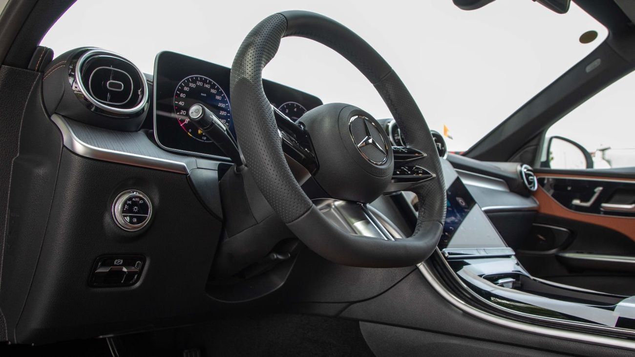 Mercedes-Benz C 200 2025| C200L| Sedan . For Local Registration +10%