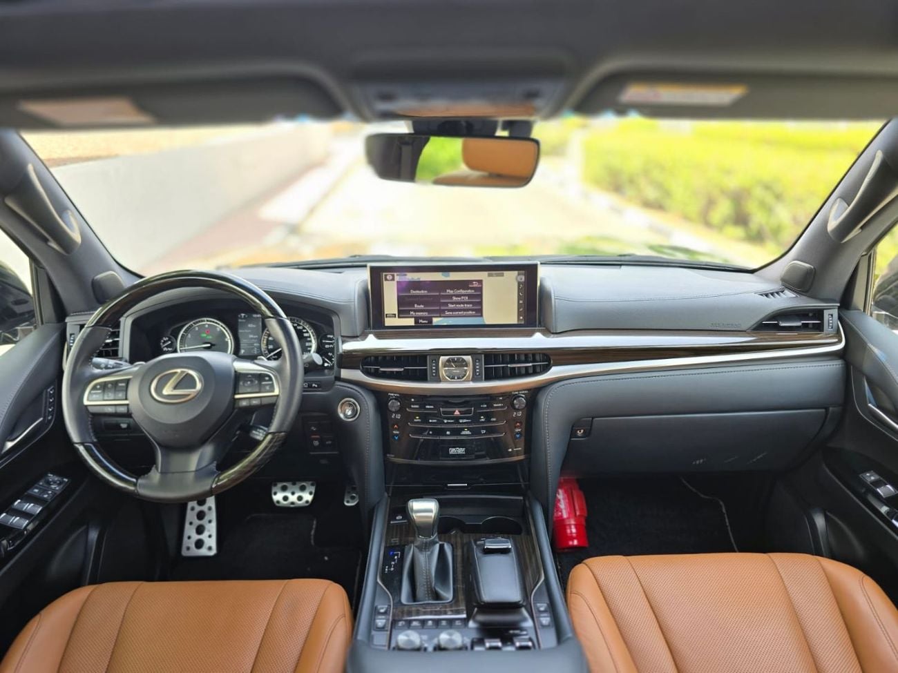 Lexus LX570 SIGNATURE FULL OPTION 2021 GCC AL FUTTAIM LEXUS LOW MILEAGE WITH AGENCY SERVICE HISTORY IN MINT COND