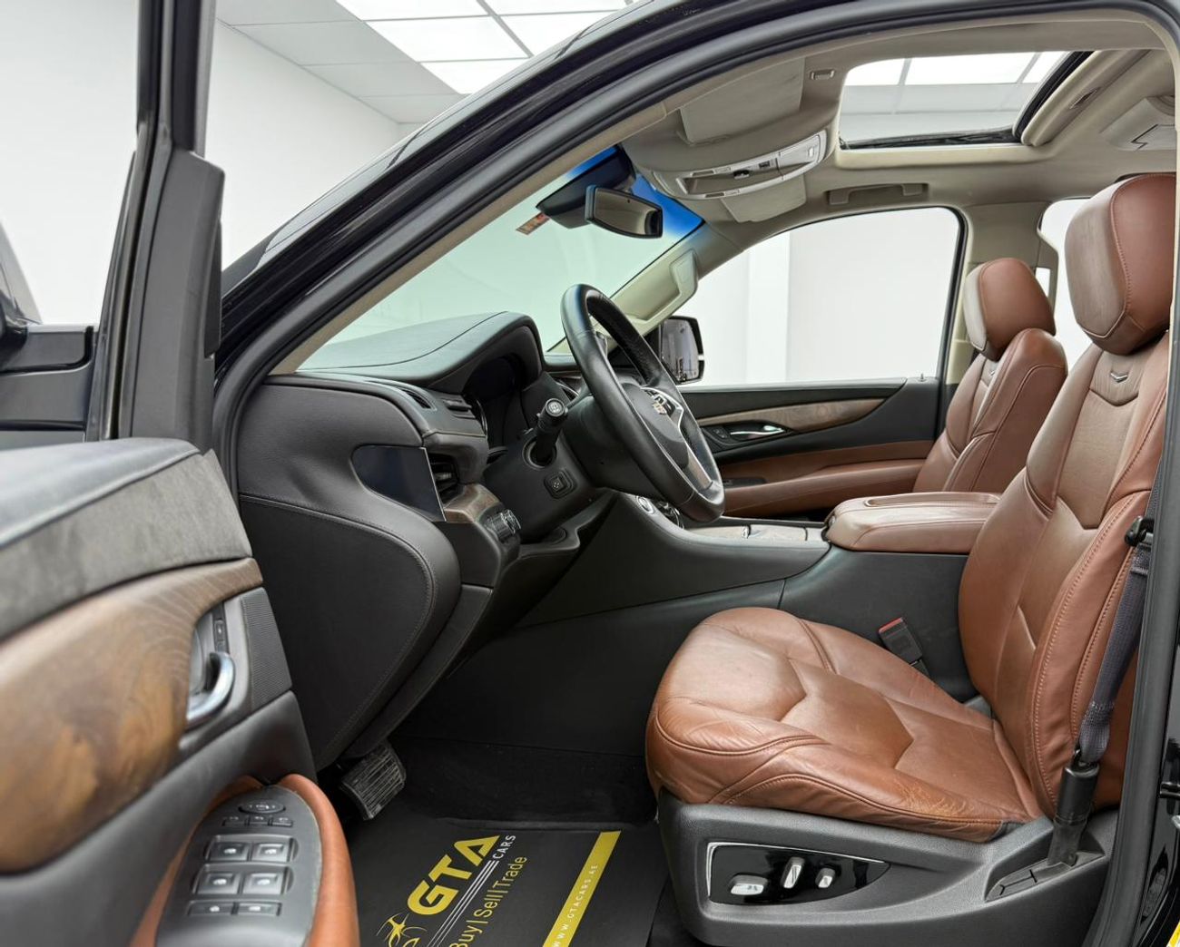 Cadillac Escalade 2016 Cadillac Escalade Premium Luxury, Full Service History, 8 Seater, Excellent Condition, GCC