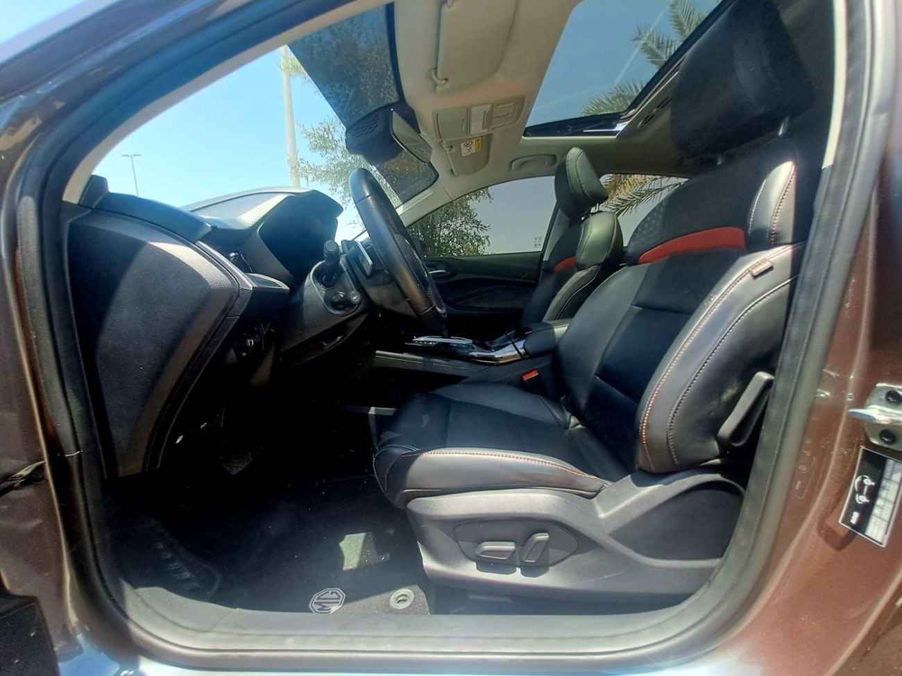 MG GT LUXURY 699- Monthly l GCC l Sunroof, Leather, warranty I Accident Free