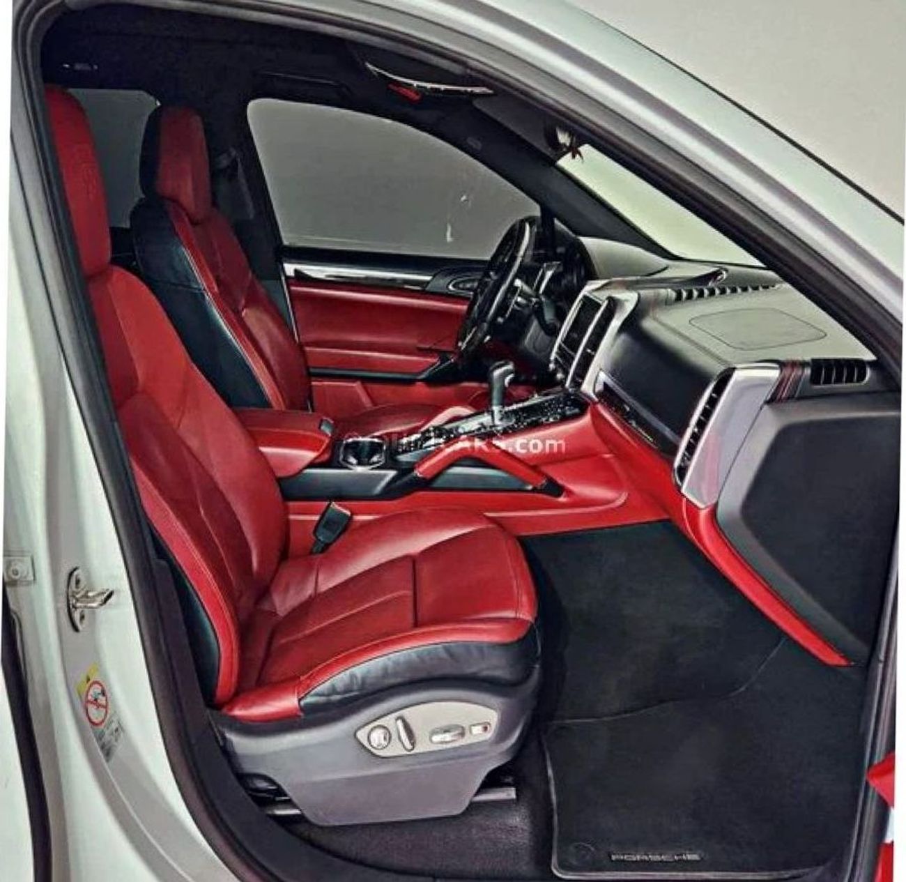 بورش كايان 3.6L-V6-2015-Full Option-Perfect condition-Bank Finance Available