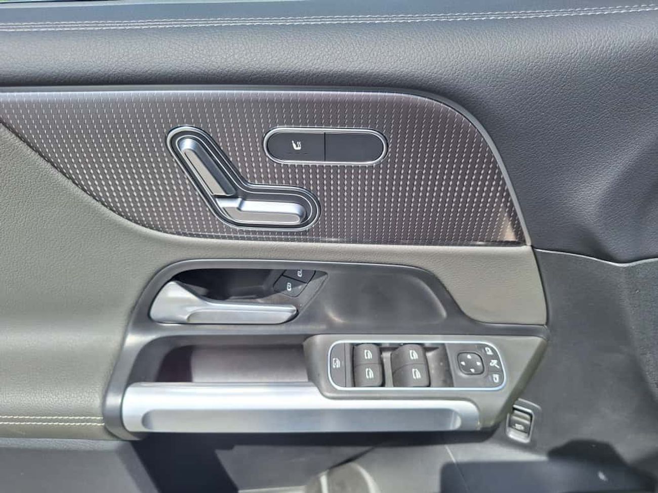 Mercedes-Benz EQB 350 2024 MERCEDES BENZ EQB-350 4 MATIC 7 SEATS