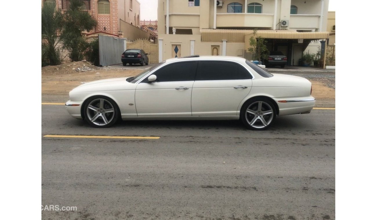 جاغوار XJ موديل 2007 خليجي 8 سلندر ماشية 193000 km