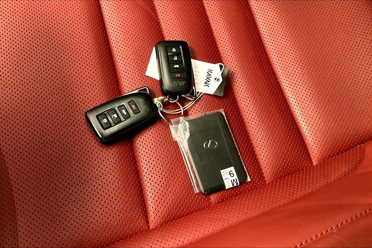 لكزس IS 350 F Sport Platinum | شامل الضمان | 0 ﺪﻔﻋﺓ ﺃﻮﻟﻯ