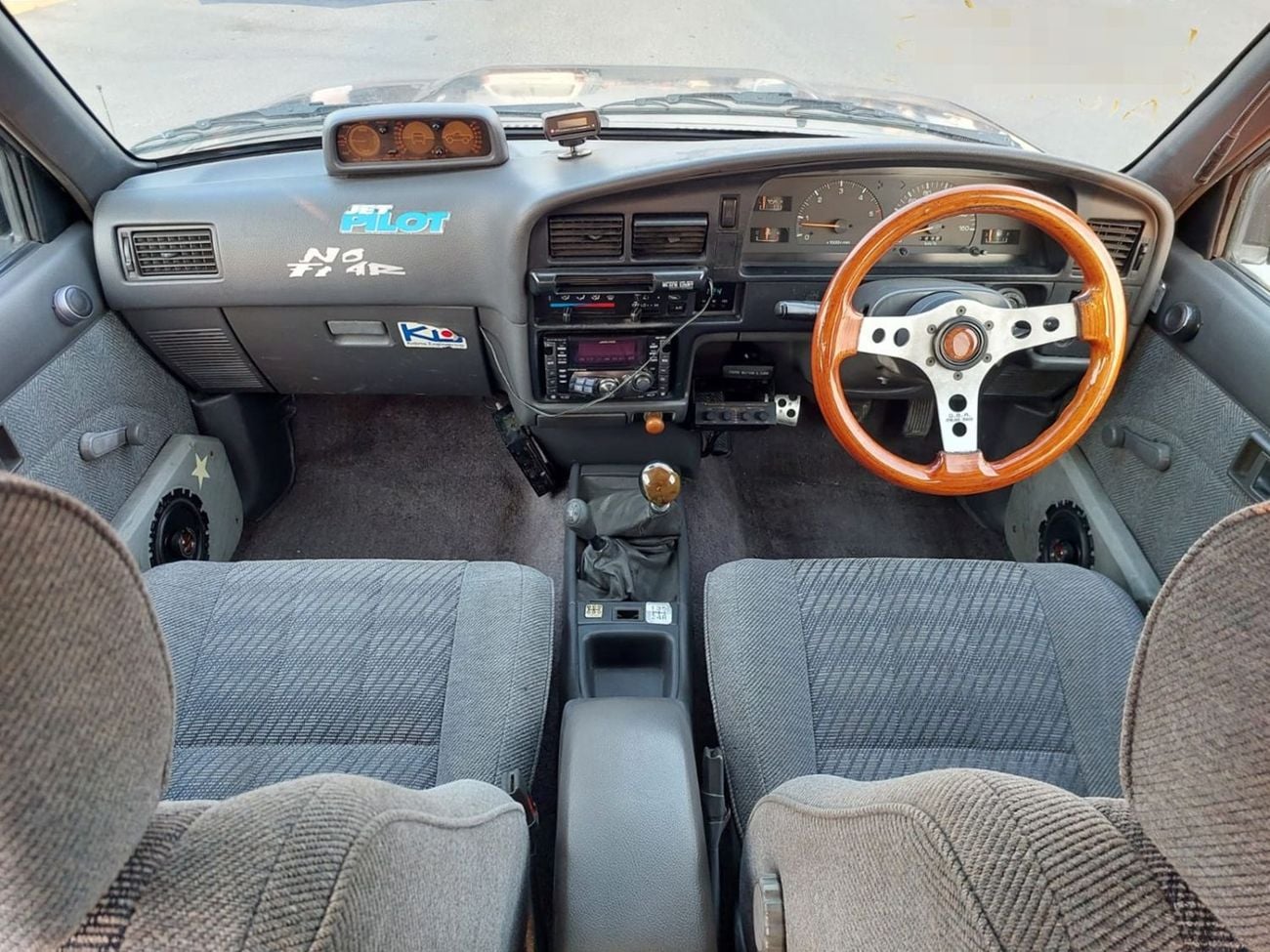 تويوتا هيلوكس 1989 TOYOTA HILUX PICK UP RHD DIESEL MANUAL(PM13672)