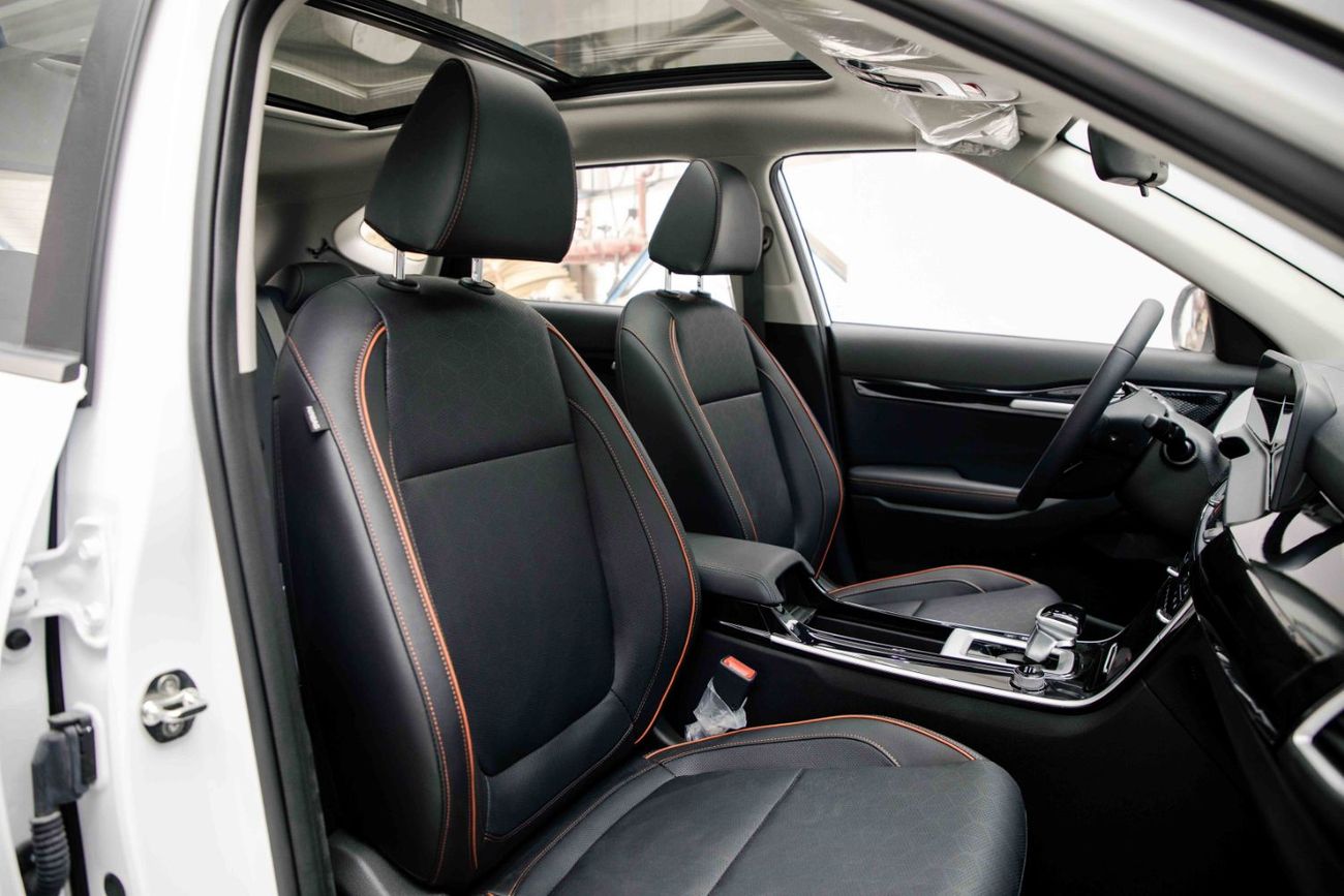 Kia Seltos Premium 1.5L - White & Black Inside Black | Export Only