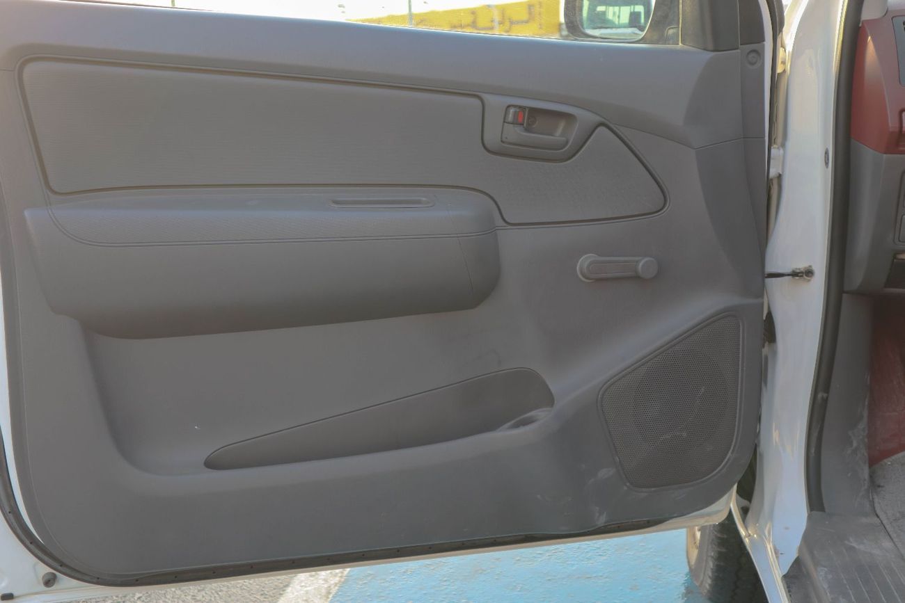 Toyota Hilux toyota hilux 2.7L 2013 model kilometer 6577