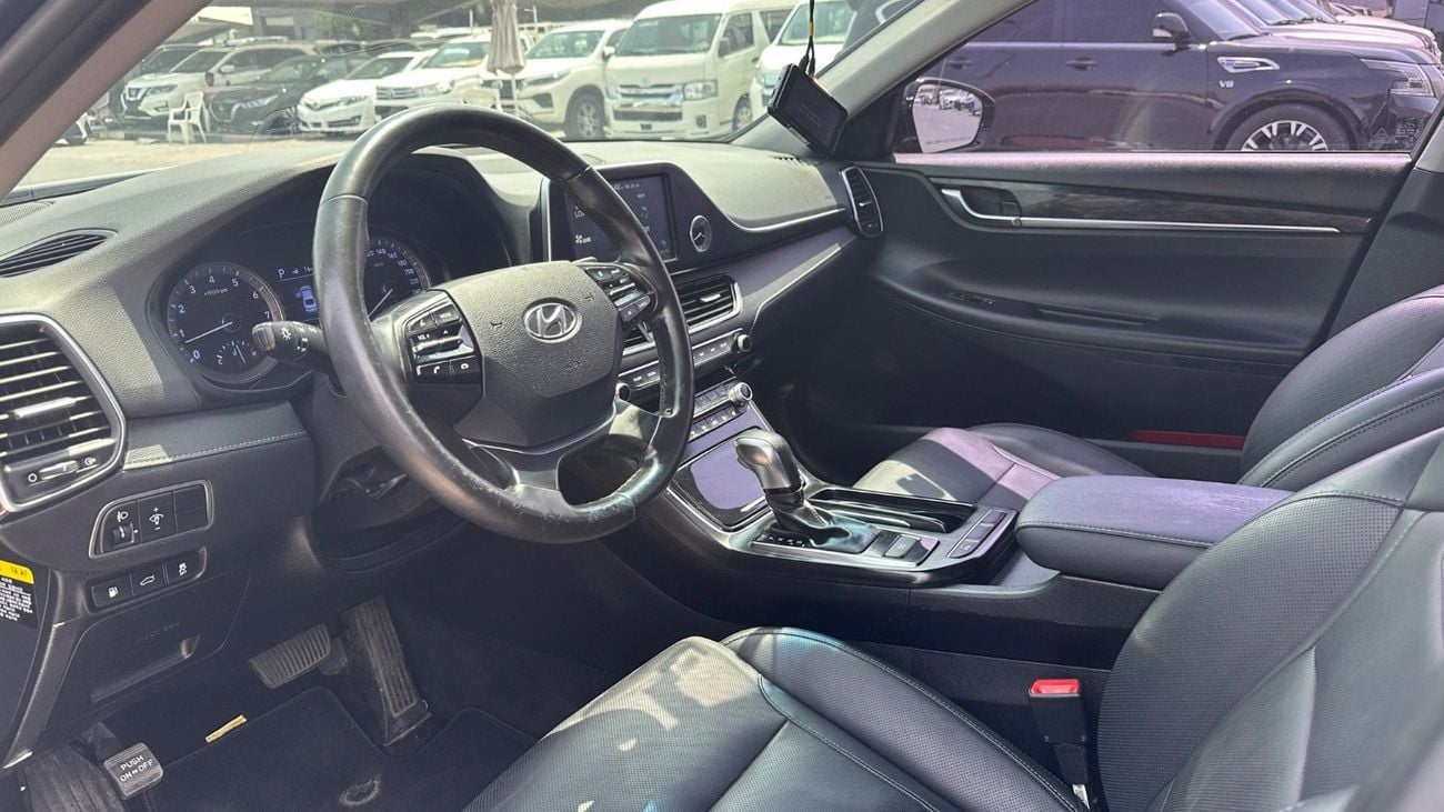 Hyundai Grandeur STD (NON GCC)