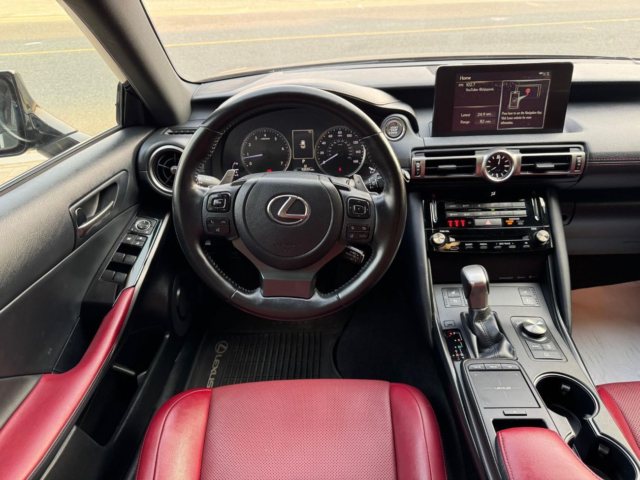 لكزس IS 350 محرك V6 سعة 3.5 لتر / طقم F-SPORT / استهلاك منخفض للموارد / رادار / مساعدة على الطريق / تبريد وتدفئة