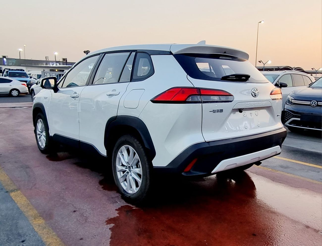 تويوتا كورولا كروس TOYOTA COROLLA CROSS 2.0L HYBRID WITH RADAR MY 2024