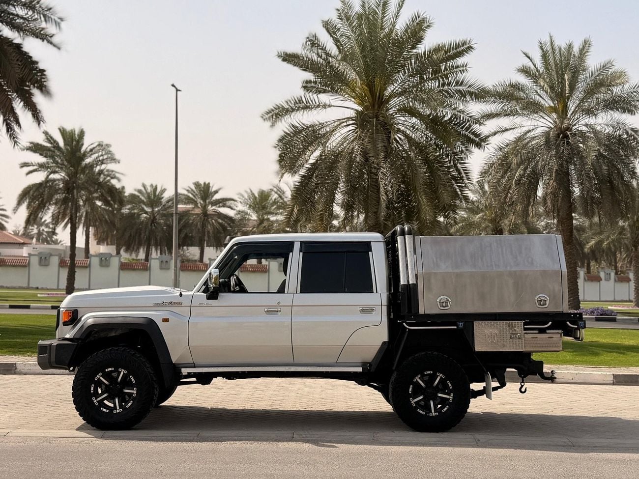 Toyota Land Cruiser Pick Up Double Cabin 4.5L