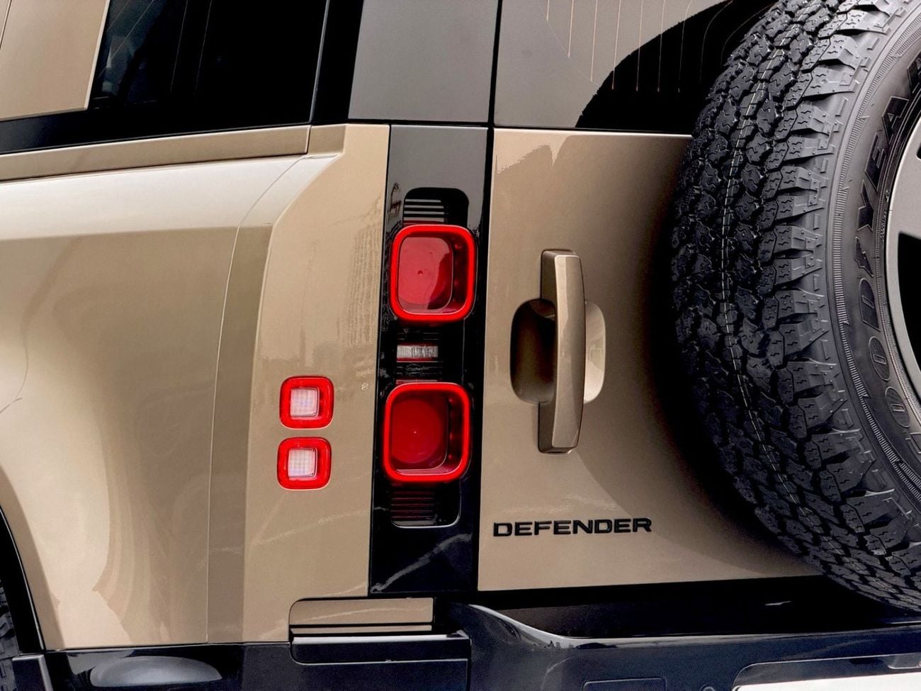 لاند روفر ديفندر 110 HSE X-DYNAMIC AGENCY WARRANTY & SERVICE CONTRACT UNTIL 2030  | LAND ROVER DEFENDER 110 HSE X-DYNAMIC | GCC SPECS