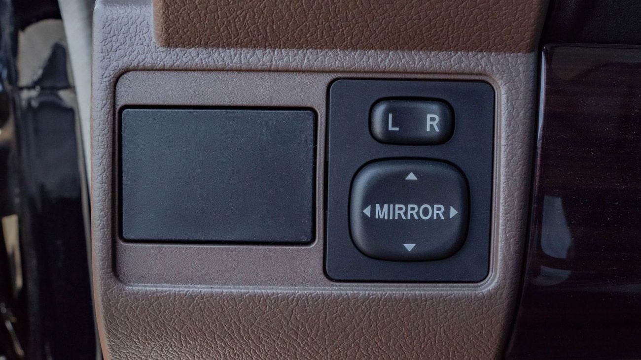 تويوتا لاند كروزر 70 2026 Toyota Land Cruiser LC76 4.0L AT Petrol Full Option (Black)