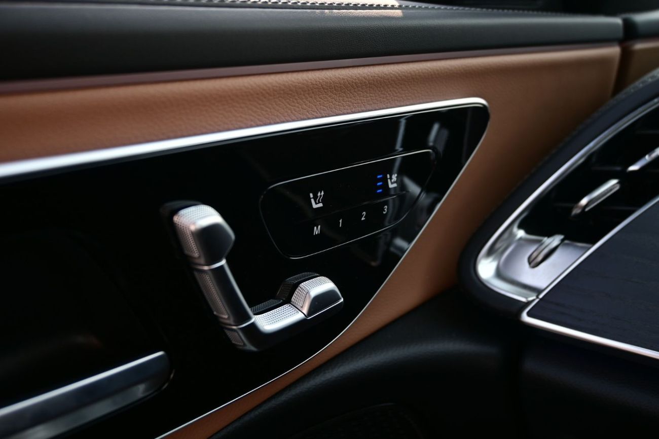 Mercedes-Benz E200 Mercedes-Benz E200 2.0L Turbo + Mild Hybrid Color Black Model2026