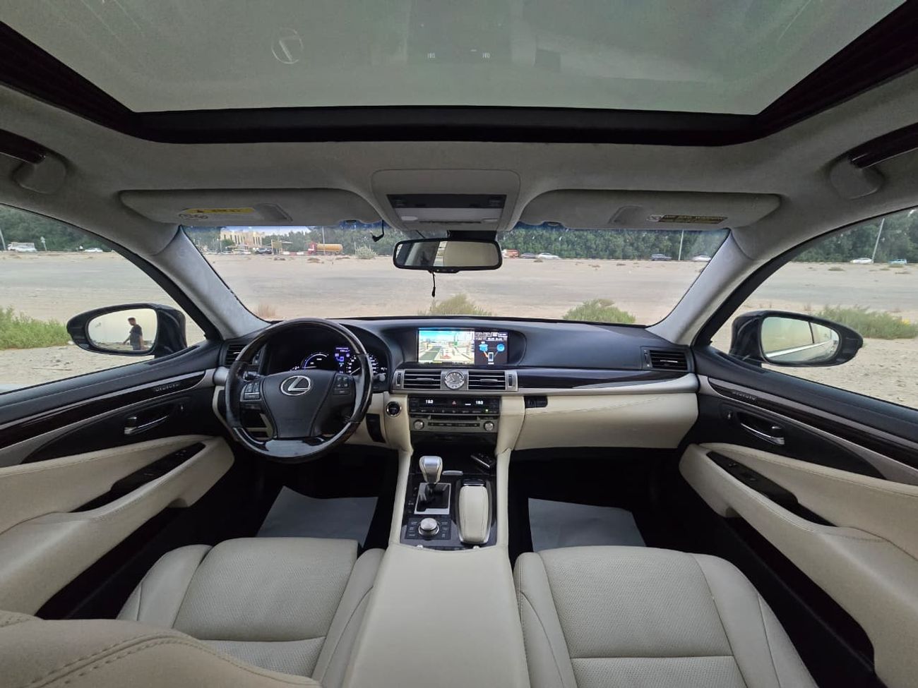 لكزس LS600h L 5.0L
