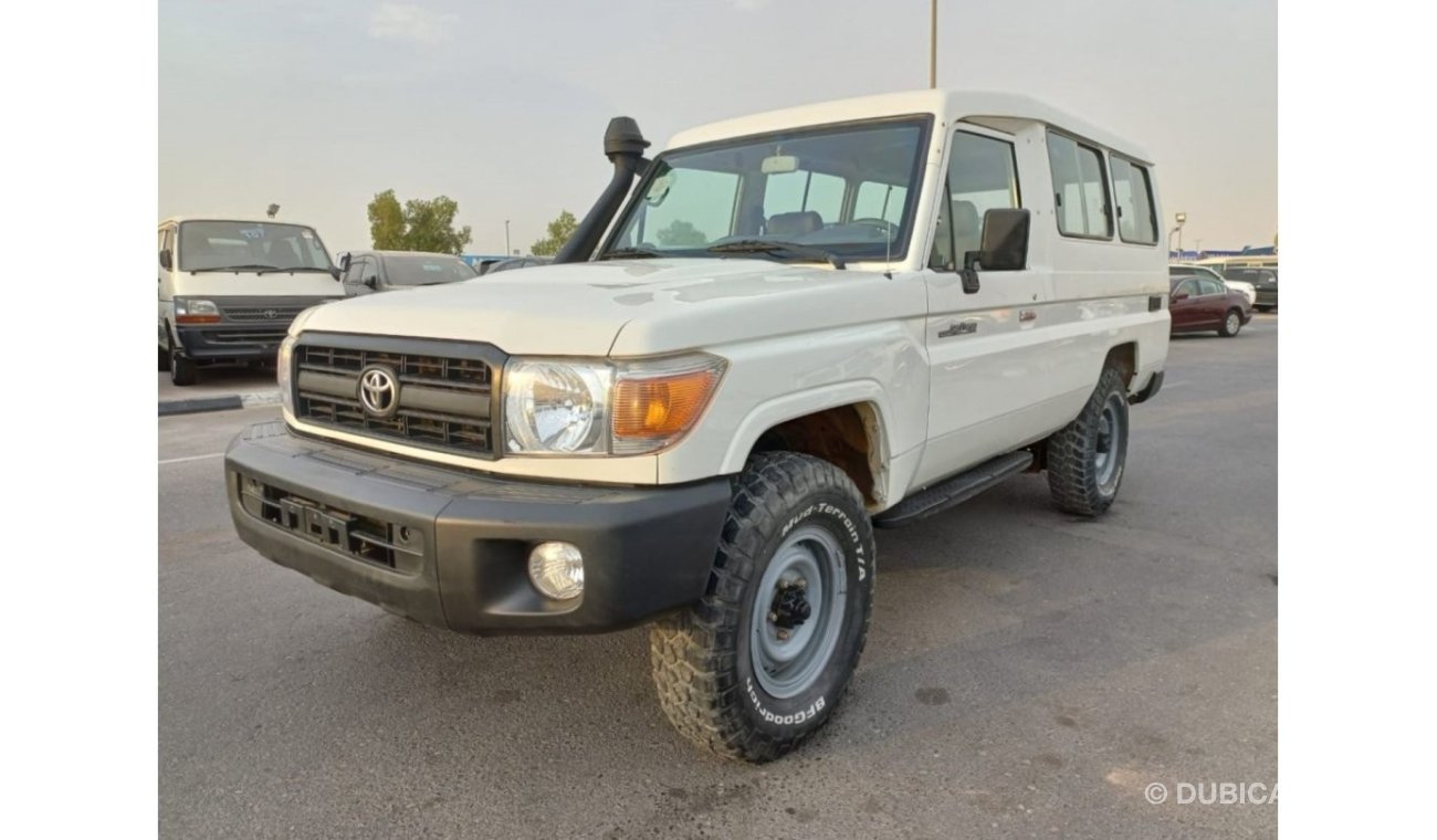 تويوتا لاند كروزر هارد توب TOYOTA LAND CRUISER HARD TOP LEFT HAND DRIVE (PM 838)