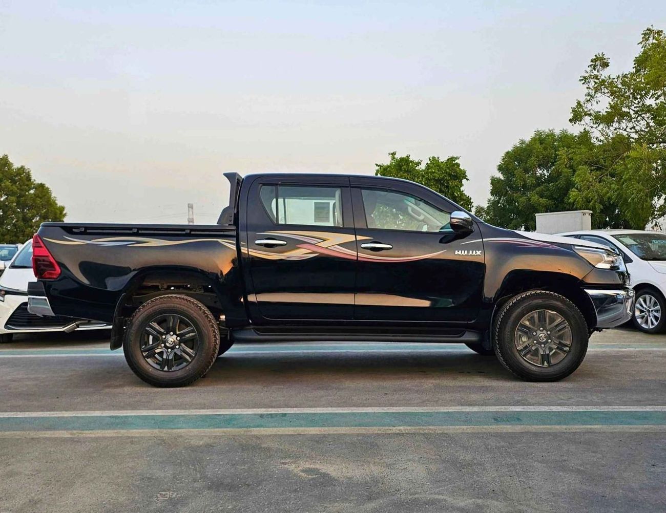 Toyota Hilux SR5 WIDE BODY/DOUBLE CABIN/2.7L PETROL M/T/HOOD LIFT ASSIST, BLIND SPOT, 2 COOL BOX, DIFF LOCK (CODE