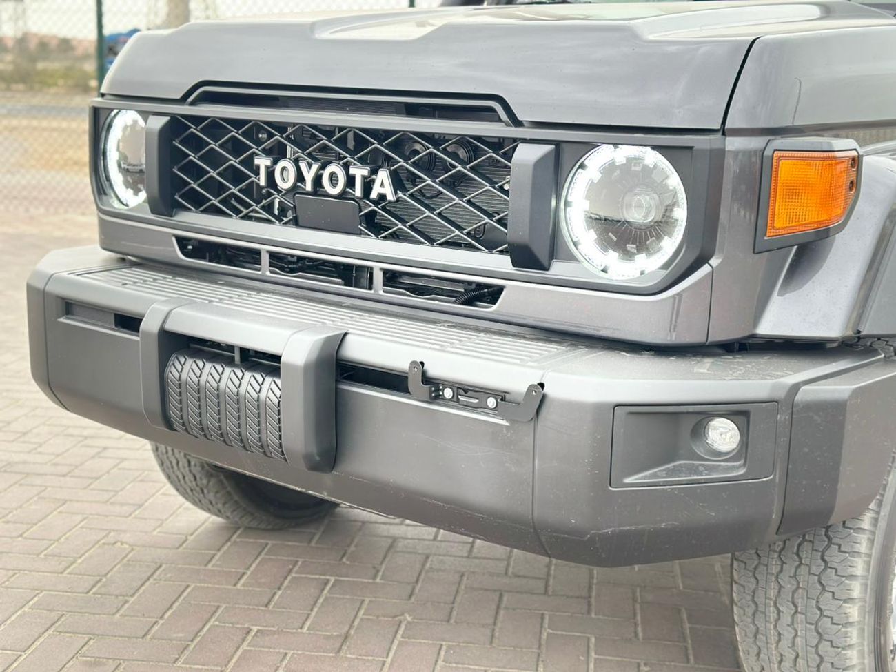 تويوتا لاند كروزر 70 DX 4.0L A/T