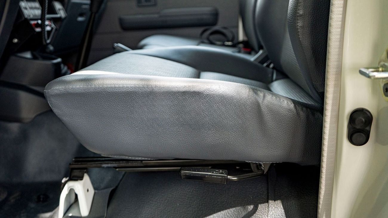 Toyota Land Cruiser 70 Toyota LC78 Hard Top Ambulance 4.2L V6 Diesel MT  MY2025 for export only