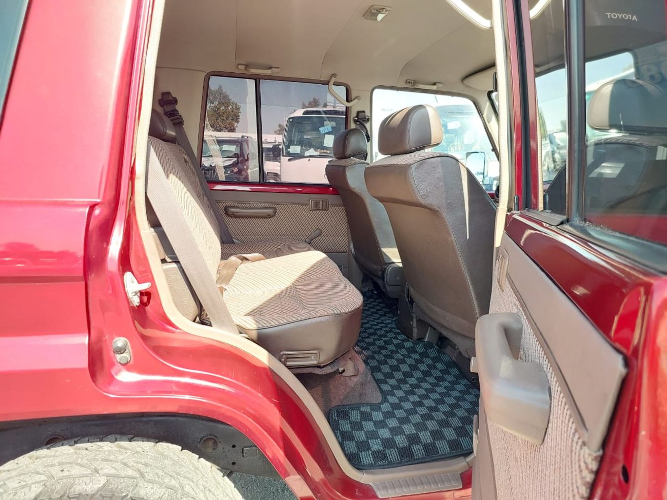 تويوتا لاند كروزر TOYOTA LAND CRUISER SUV RHD 1992 MODEL 3.4 L DIESEL MANUAL(PM03580)