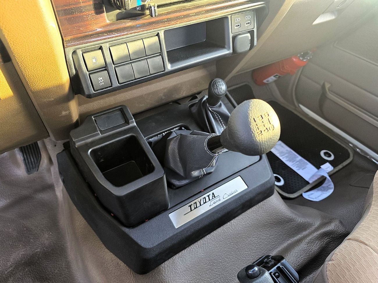 Toyota Land Cruiser Pick Up SC 4.0L Toyota L.C Single cabin Pick Up 4.0l petrol v6 M/T 4WD Gcc specs  2025 Model