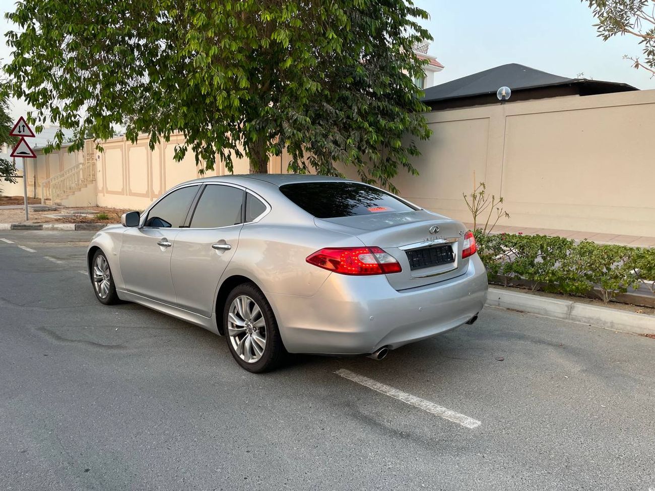 Infiniti Q70 Luxury 3.7L