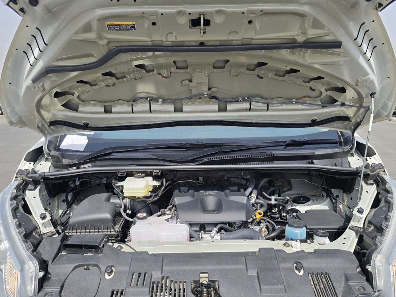 Toyota Hiace TOYOTA HIACE COMMUTER VAN RHD 2024 MODEL 2.8 L DIESEL AUTOMATIC(PM58033)