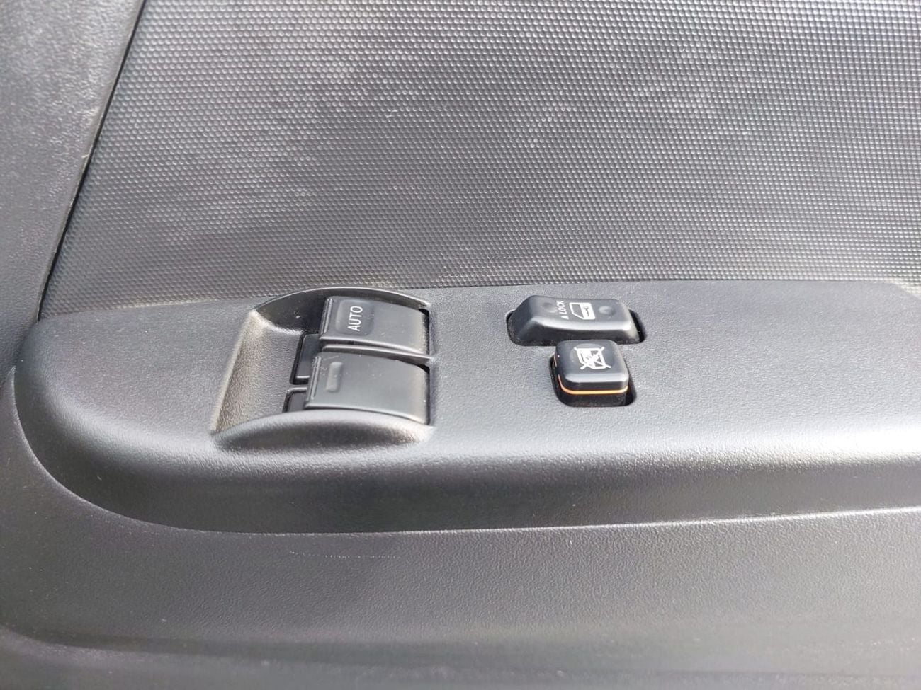 Toyota Hiace (RAMADAN OFFER) TOYOTA HIACE VAN RHD 2014 MODEL 3.0 L DIESEL AUTOMATIC(PM14281)