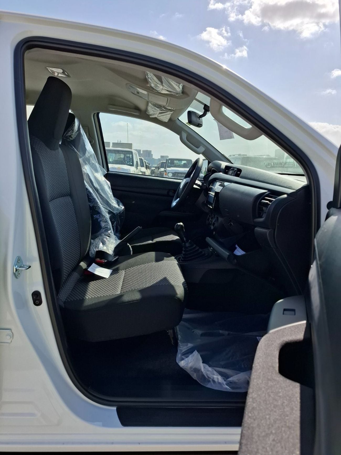 Toyota Hilux Toyota Hilux Double Cabin 2.7L Petrol Narrow Body