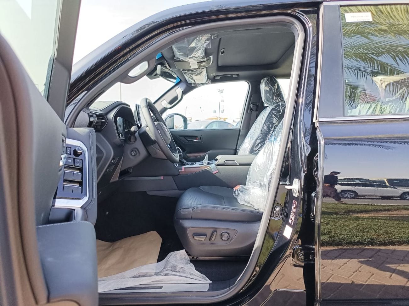 Toyota Land Cruiser VX || 3.3L DIESEL V6 || RADAR / REAR ENTERTAINMENT DVD / LEATER ,SUNROOF (CODE # VX)