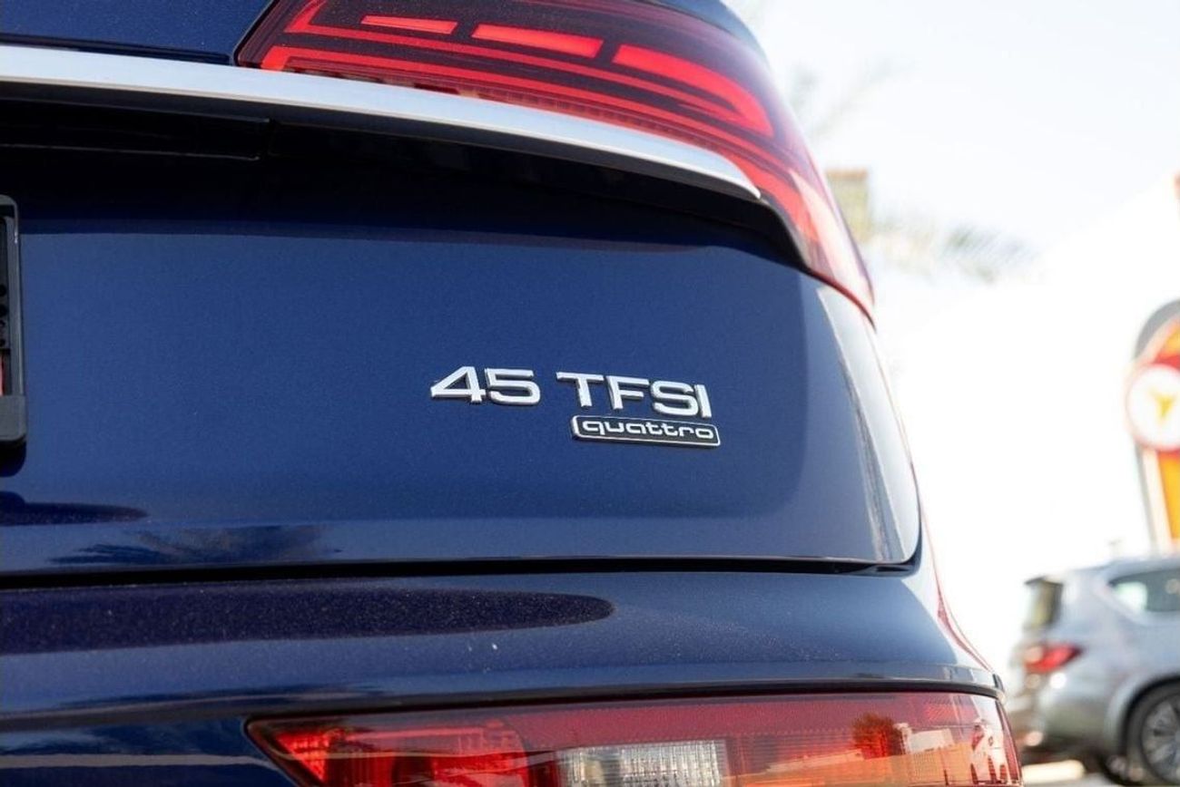 أودي Q5 45 TFSI Quattro 2.0L Audi Q5 45TFSI Quattro 2022 GCC under Agency Warranty and Service Contract with