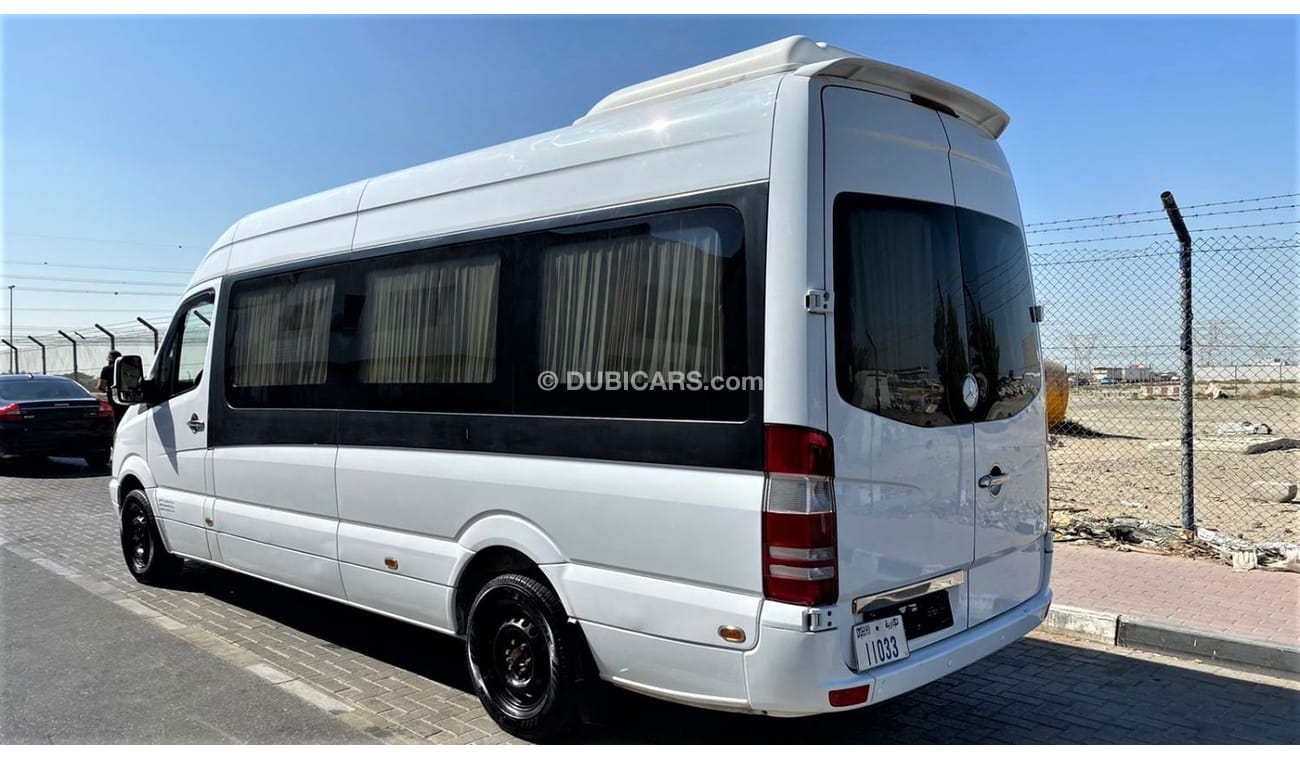 مرسيدس بنز سبرينتر باص سبرينتر 18 راكب خليجي مع ثلاجه و تلفزيون